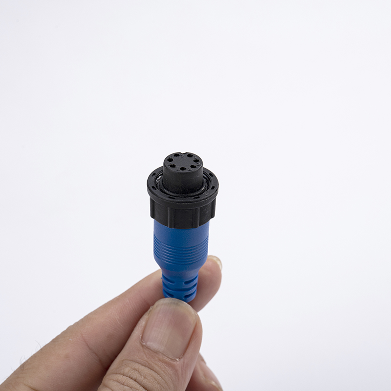 锡在防水头和尾巴上